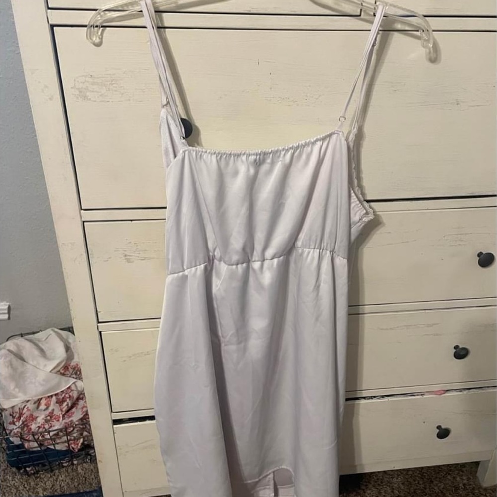 White satin wrap dress - Picture 3 of 4